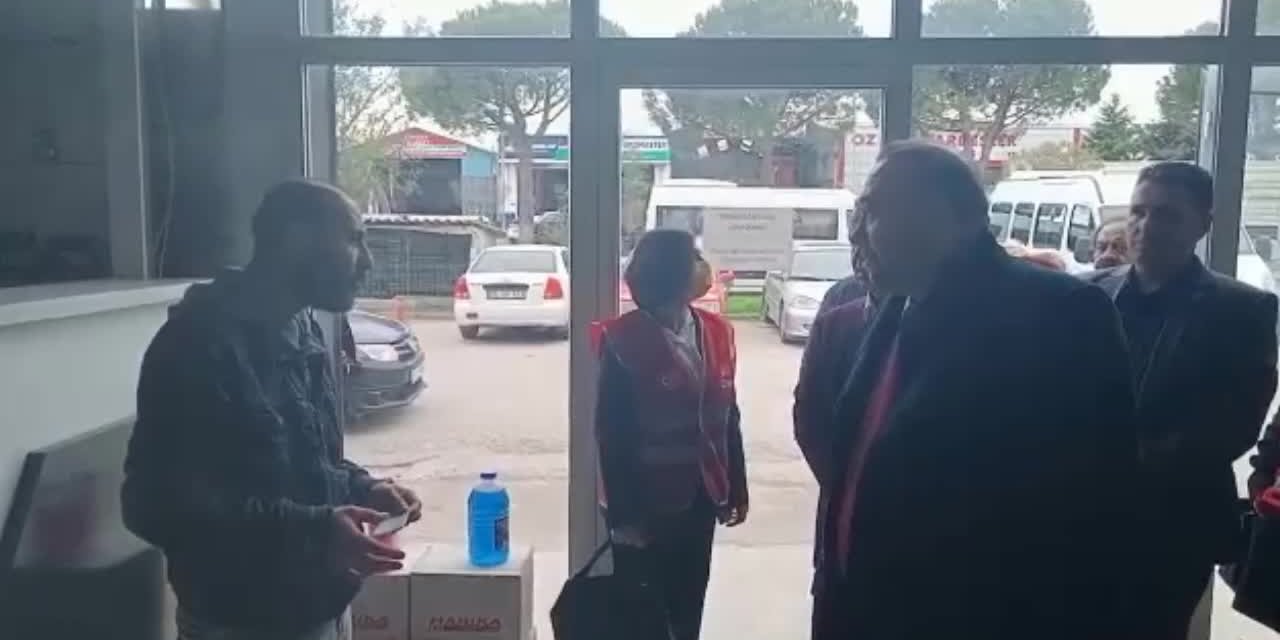 DERDİNİ ANLATAN BALIKESİRLİ ESNAF: “YILBAŞINDAN SONRA DÖVİZLE ÇALIŞACAĞIZ. NASIL ÇALIŞACAĞIZ BİLMİYORUM. ÇALIŞMA ŞANSIMIZ YOK, BİTECEĞİZ”