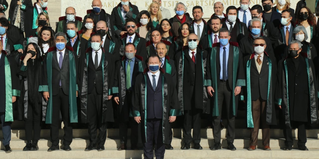 YENİ ANKARA BAROSU BAŞKANI KORANEL VE YÖNETİMİ ANITKABİR'İ ZİYARET ETTİ
