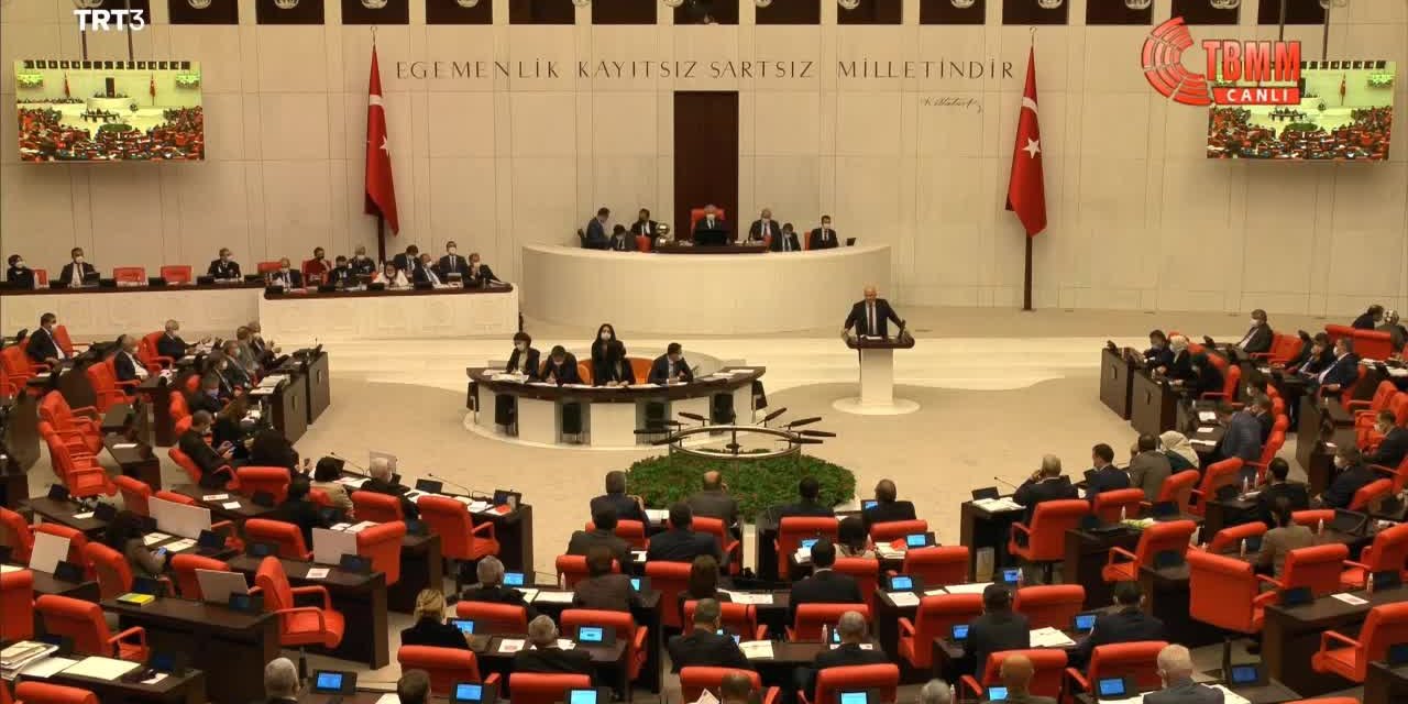 BAYRAKTUTAN’DAN 'ETHEM SANCAK' YORUMU: 400 MİLYON DOLAR KAZANDIRAN FANİYE KİM AŞK DUYMAZ