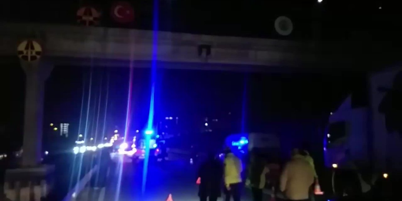 ÜST GEÇİDİ KULLANMADI, OTOMOBİL ÇARPTI