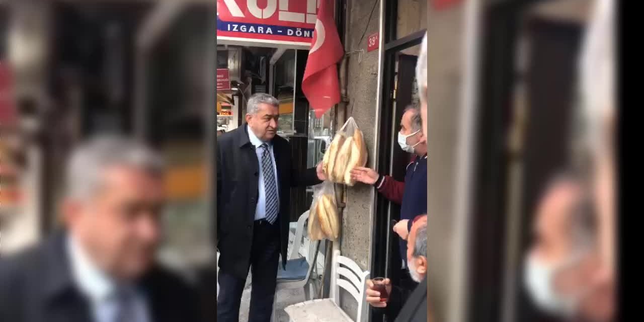 CHP’Lİ SERTER’İN KAPIDA ASILI EKMEKLERİ SORDUĞU ESNAF: "BUNLAR DÜNKÜ KALAN EKMEKLER. VATANDAŞ YARI FİYATINA ALMAK İSTİYOR”