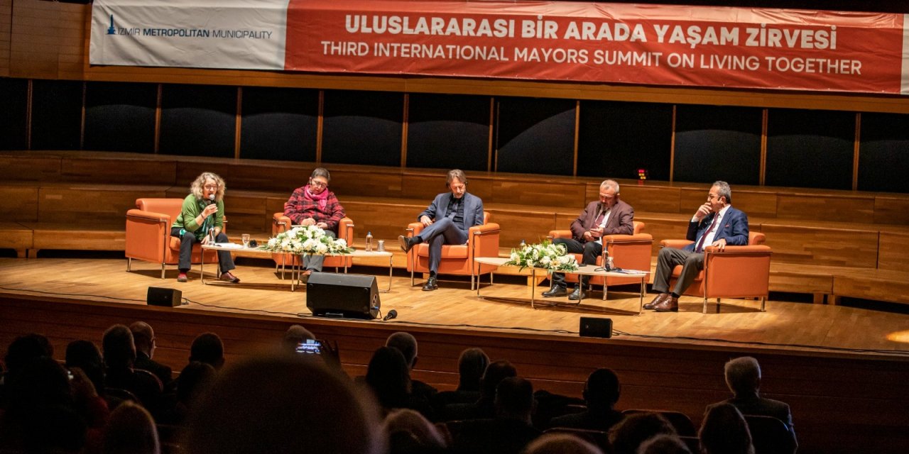 ZİRVEDE “BİRLİKTE MÜCADELE” ÇAĞRISI ÖNE ÇIKTI