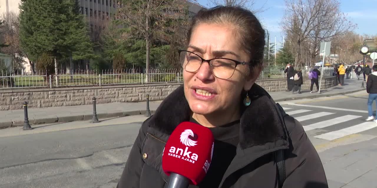 SES GENEL BAŞKANI ATABEY: “SAĞLIK EMEKÇİLERİ, YAŞAM STANDARTLARINI KORUYABİLMEK İÇİN NÖBET SATIN ALIYORLAR”