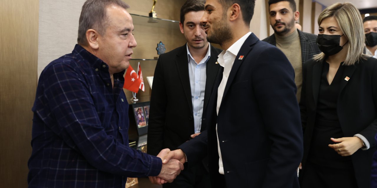 ALANYA'DA GENÇLERDEN MUHİTTİN BÖCEK'E ZİYARET