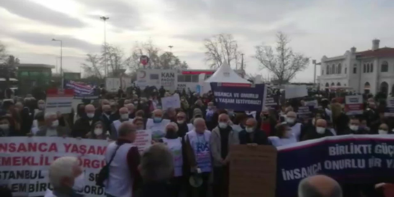 EMEKLİLER KADIKÖY'DEN SESLENDİ: “İNSANCA, ONURLU YAŞAM SÜRDÜRECEK EKONOMİK GÜVENCE İÇİN AYLIKLARIMIZIN GÜNCELLENMESİNİ İSTİYORUZ”