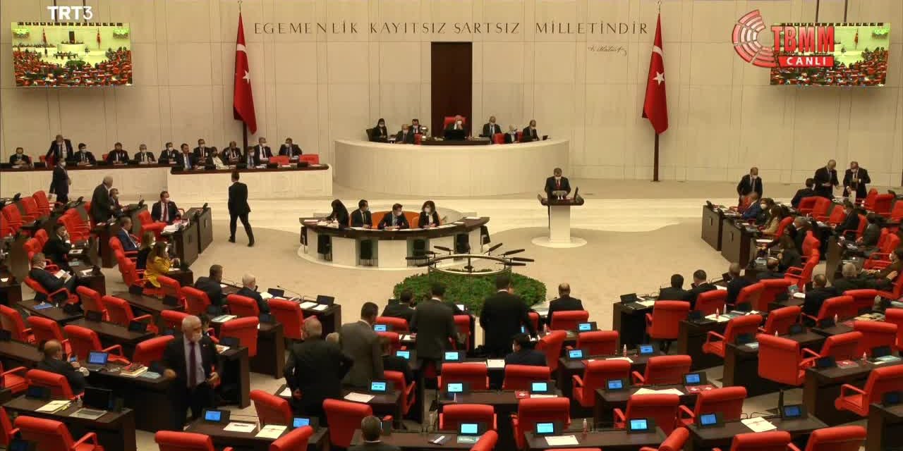 BAKAN KOCA: HEKİMLER TAZMİNAT KORKUSUYLA HASTALARINA MÜDAHALE ETMELERİ GEREKEN NOKTADA ELİ KOLU BAĞLI KALIYOR