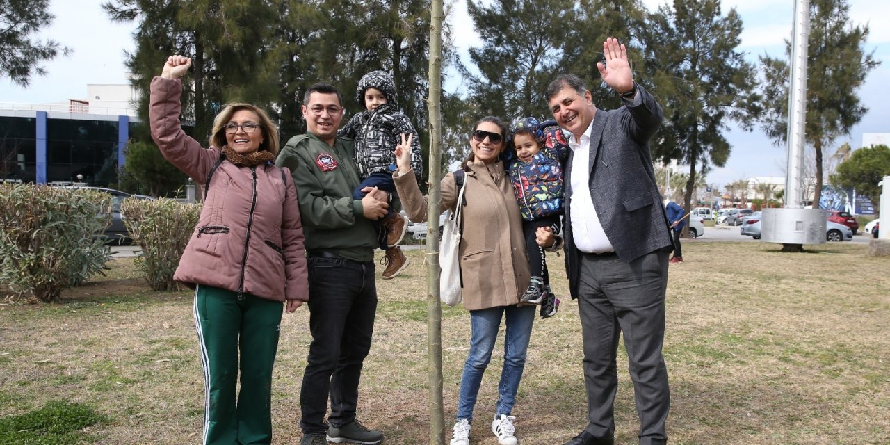 YEŞİL KARŞIYAKA İÇİN 40 BİN FİDAN