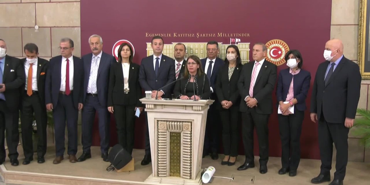 CHP’Lİ MİLLETVEKİLLERİNDEN ÖĞRENCİLERİN GÖZALTINA ALINMASINA TEPKİ: “BARINMAK İSTİYORUZ DEMEK TCK’NIN HANGİ MADDESİNE GÖRE SUÇTUR”