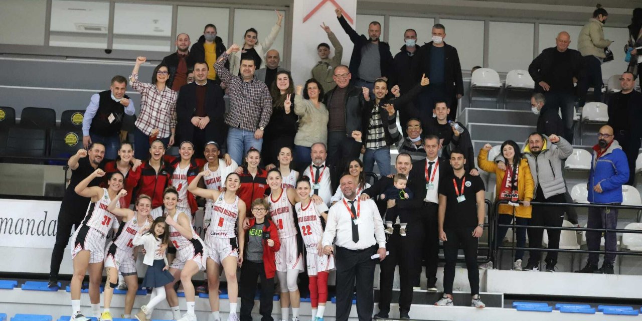 TURGUTLU BELEDİYESPOR KADIN BASKETBOLDA TARSUS BELEDİYESİNİ MAĞLUP ETTİ