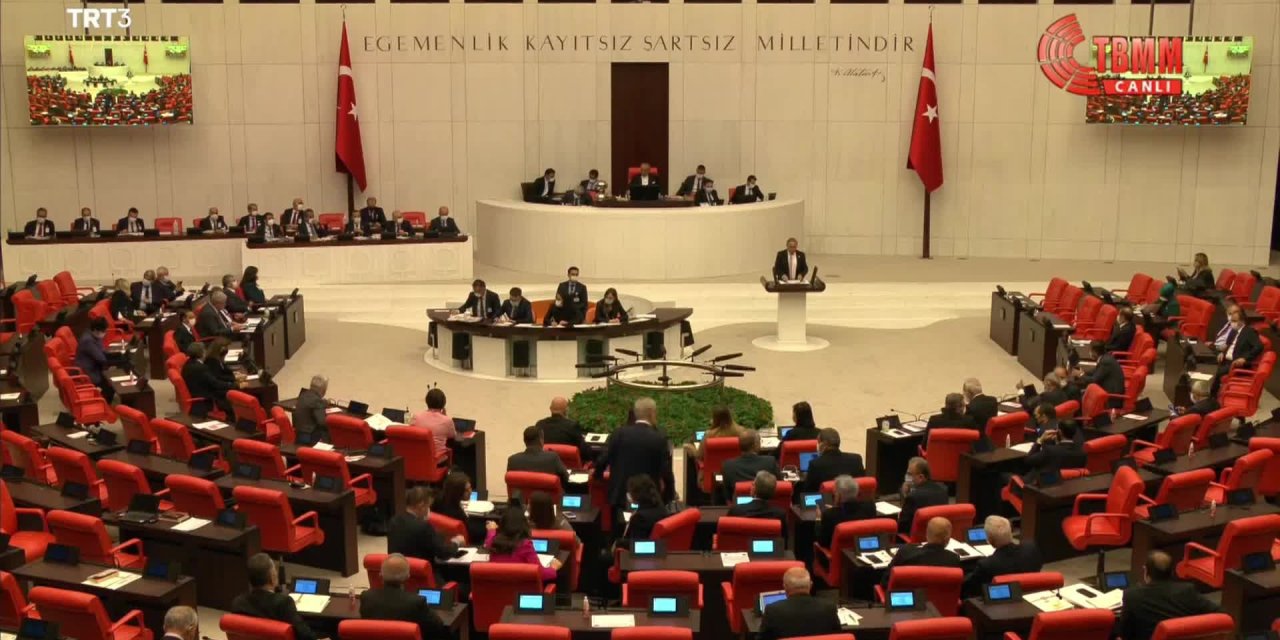 KAYA: "GELİYOR GELMEKTE OLAN, GİTTİ GİTMEKTE OLAN, GÜLE GÜLE SİZE"
