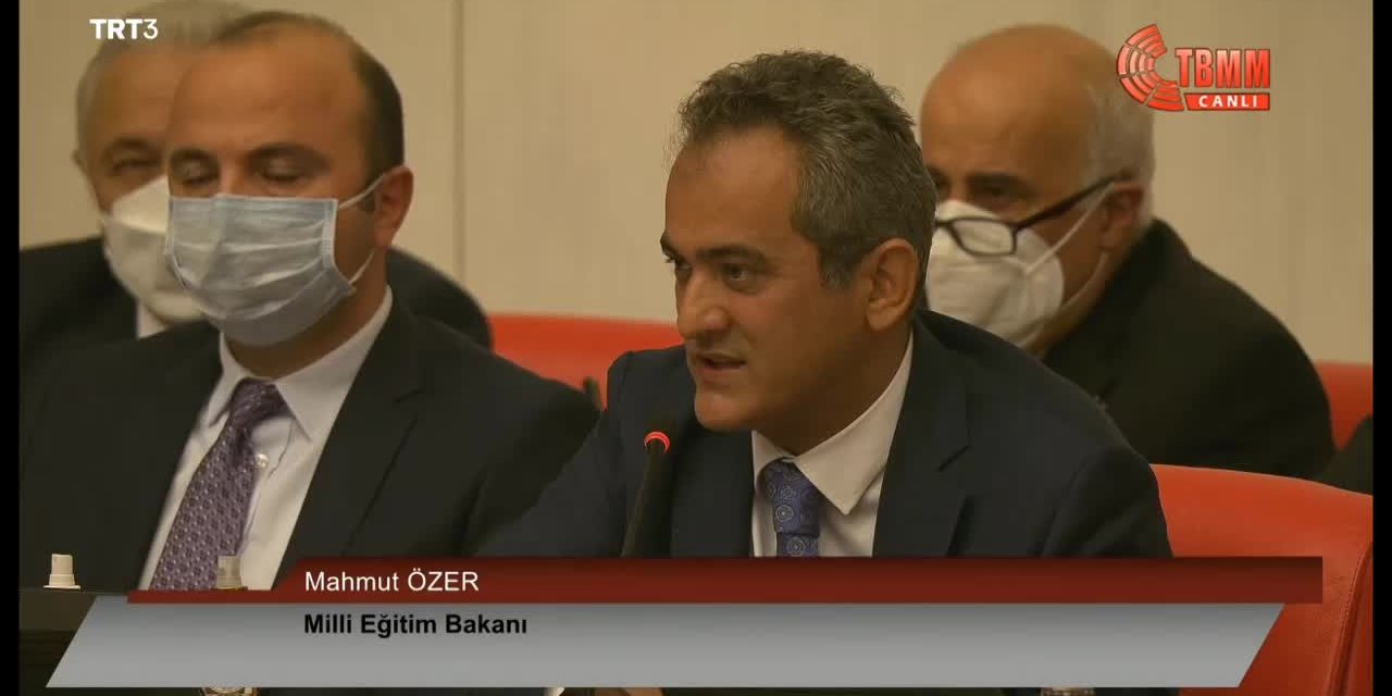 BAKAN KARAİSMAİLOĞLU: "BEŞ DİYE BİR ŞEY TUTTURMUŞSUNUZ. KOİ PROJELERİNDE 30’UN ÜZERİNDE MÜTEAHHİT VAR"