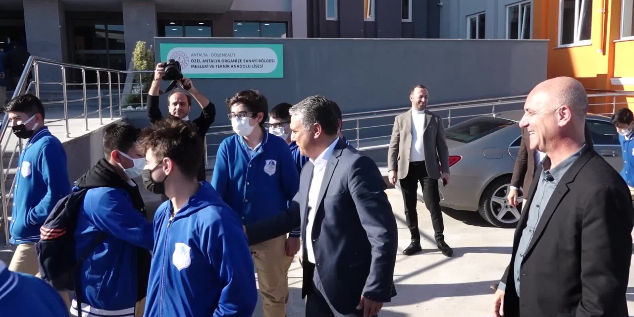 MURATPAŞA BELEDİYE BAŞKANI UYSAL, ANTALYA OSB TEKNİK KOLEJİ'Nİ GEZDİ