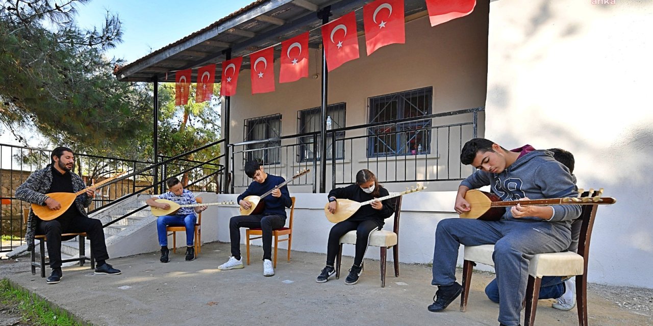 İZMİR'DE KÖY ÇOCUKLARI MÜZİKLE HAYALLERİNE KAVUŞTU