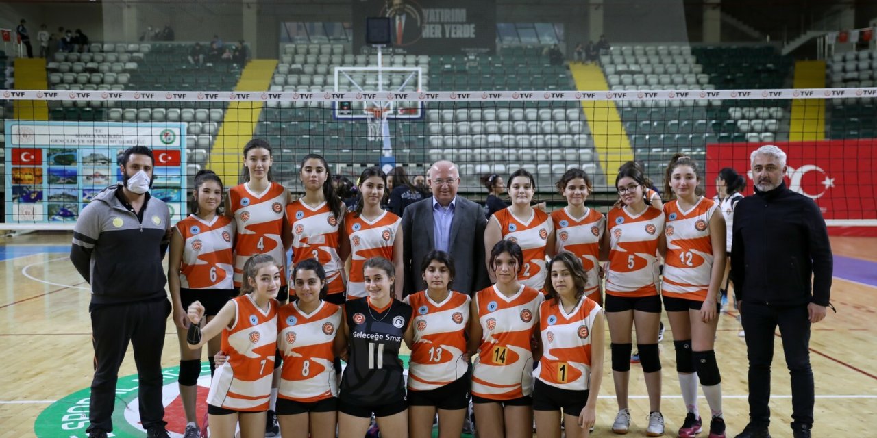 MENTEŞE BELEDİYESPOR KIZ VOLEYBOL TAKIMI 4'TE 4 YAPTI