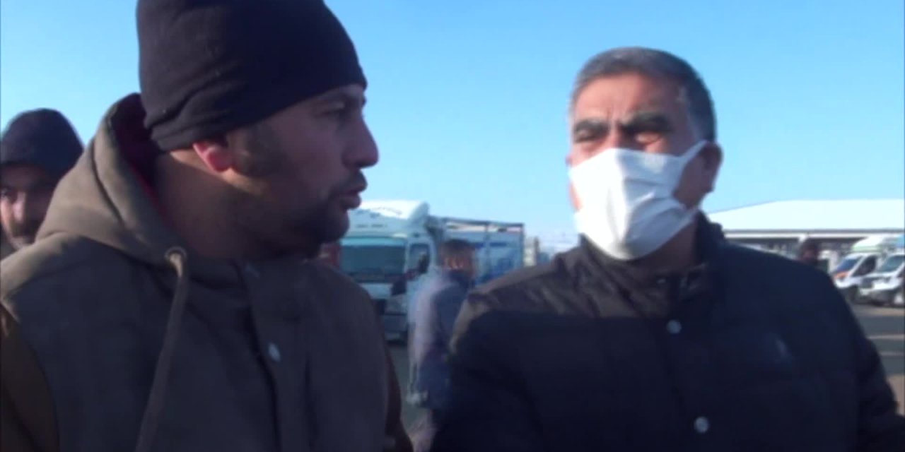 KARS'TA HAYVANCILAR İNEKLERİNİ SATIYOR