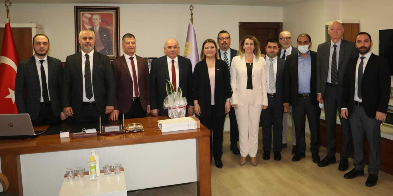 İZMİT BELEDİYESİ ESNAF ODALARI BİRLİĞİ'Nİ ZİYARET ETTİ