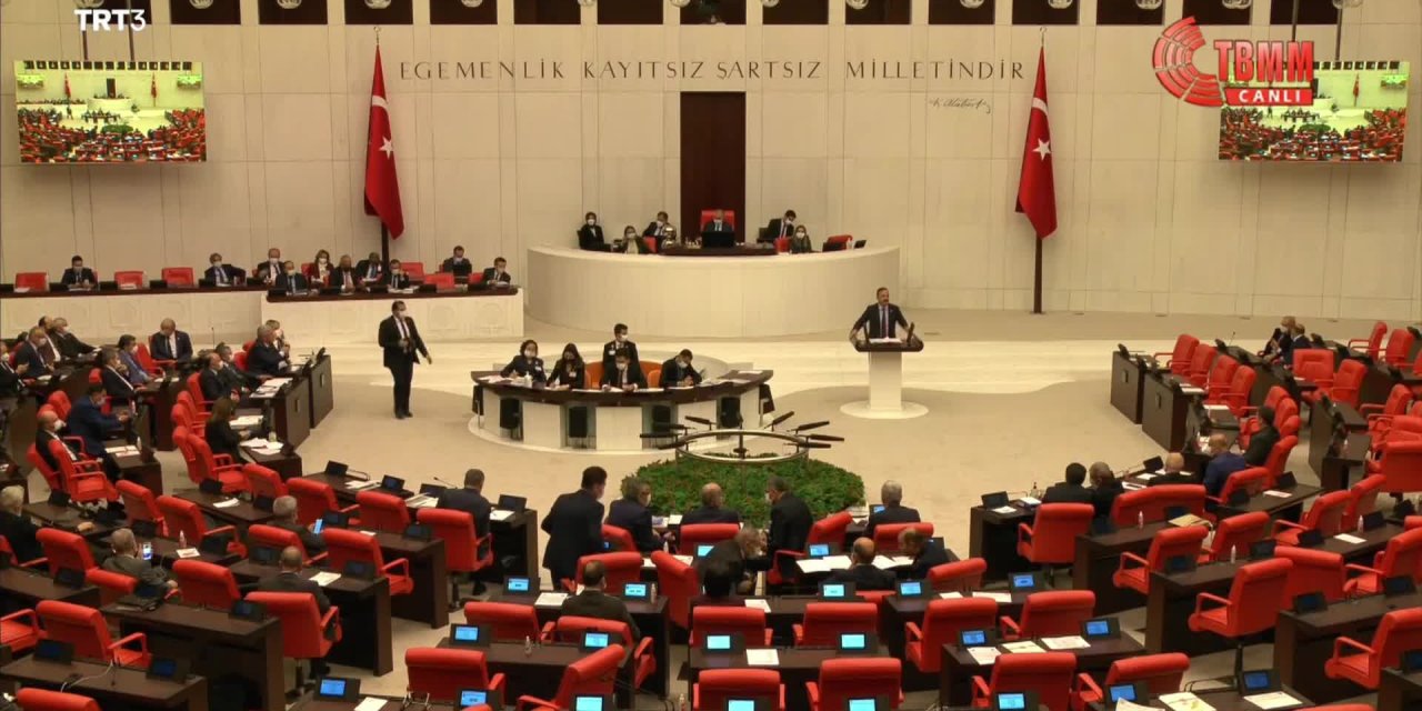 AĞIRALİOĞLU: "ÇOCUKLARIMIZIN MEZUN OLDUKTAN SONRA İSTEDİKLERİ İŞİ YAPAMADIKLARI BİR ÜLKEDE SİZ NEYE ‘HAMDOLSUN’ DİYORSUNUZ?"