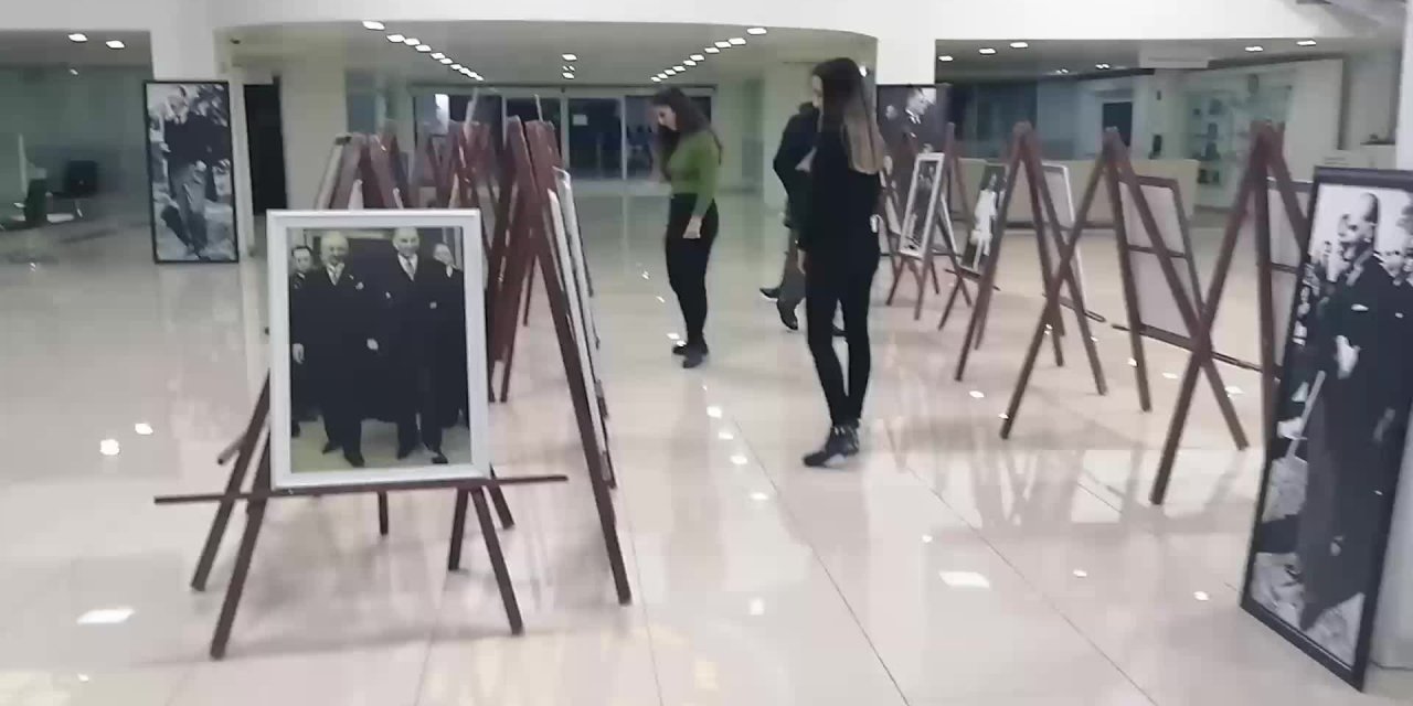 MERSİN’DE SIFIR ARAÇ GALERİSİ, SANAT GALERİSİ OLDU: “SATIŞLARIMIZ OLMADIĞI İÇİN SERGİ AÇTIK”