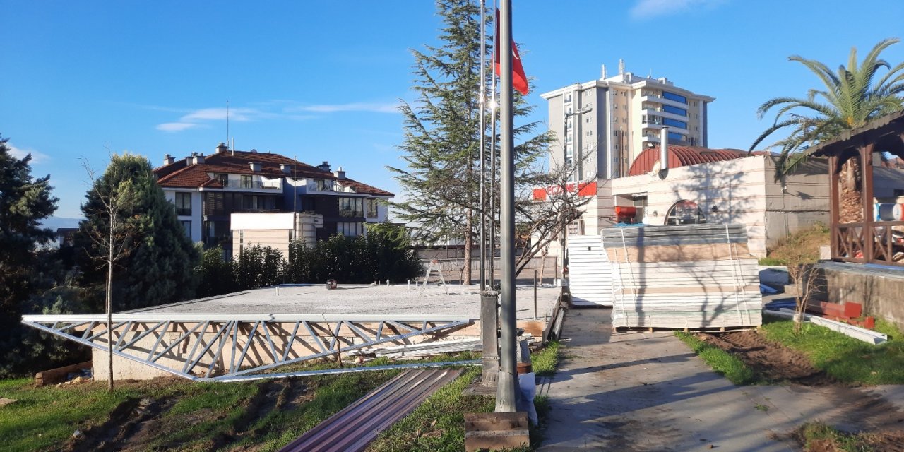İZMİT BELEDİYESİ AKARCA'DAKİ ESKİ MUHTARLIK BİNASINI GENİŞLETİYOR