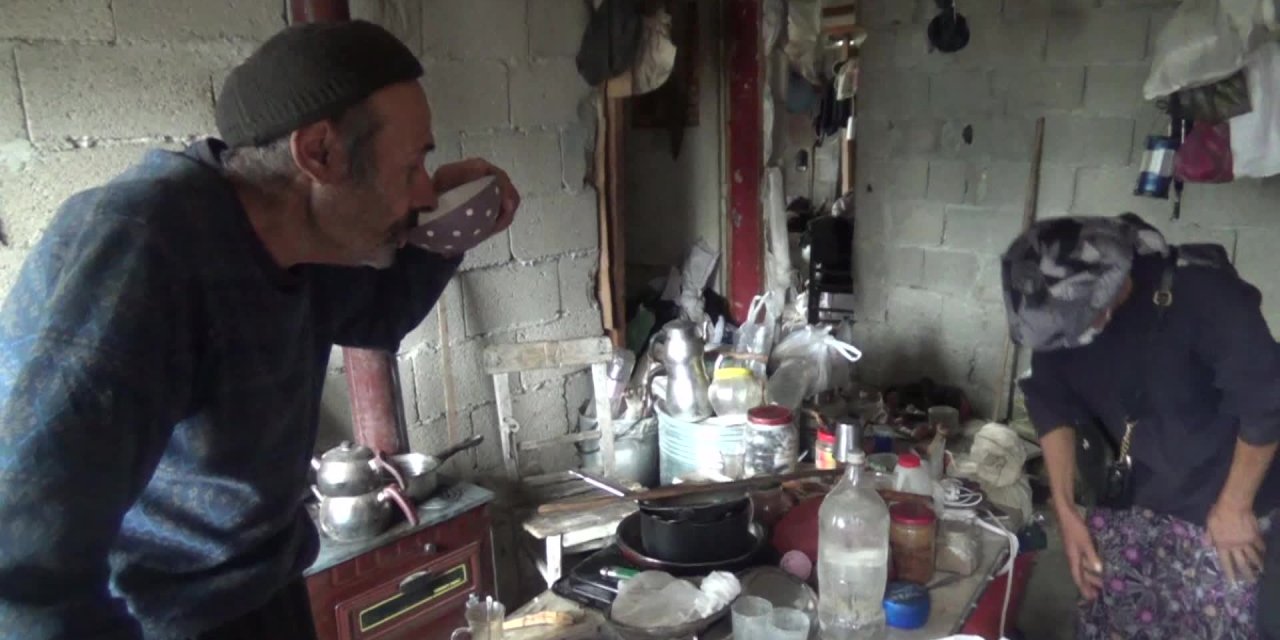 OSMANİYE’DE YAŞAYAN 66 YAŞINDAKİ FELÇLİ İBRAHİM DÜLDÜL: “PARAMIZ YOK, KÖLE HESABI YAŞIYORUZ, AÇLIKTAN ÖLÜYORUZ”