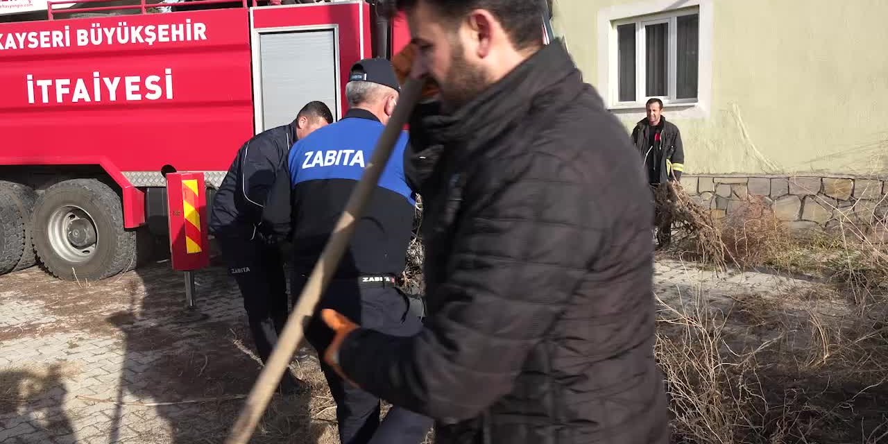 DİREK KIRILINCA DÜŞEN LEYLEK YUVASI ONARILDI