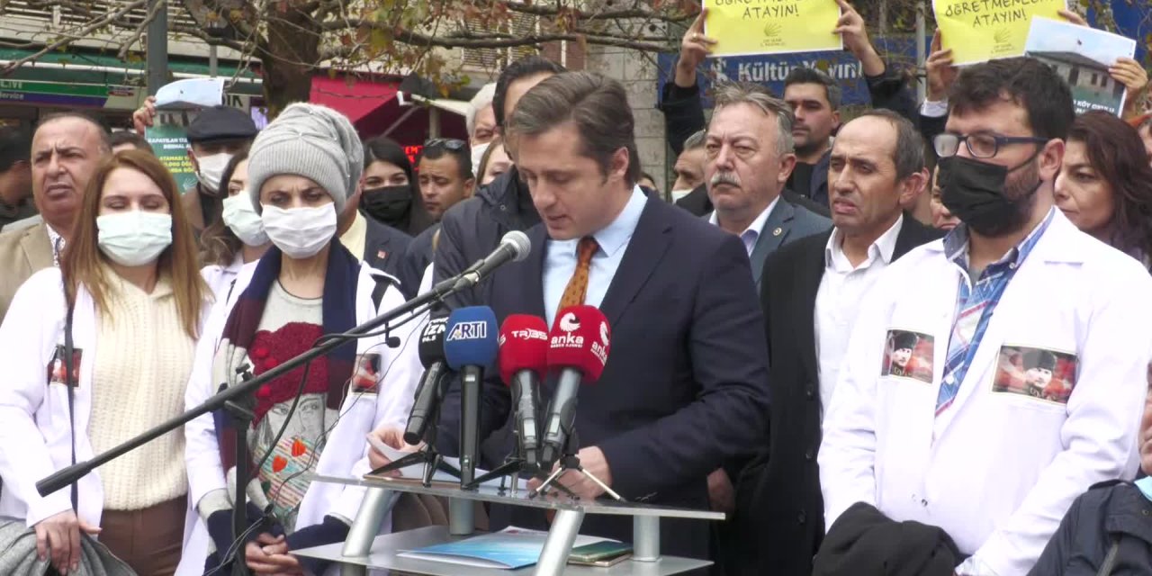 CHP İZMİR'DEN ATANMAYAN ÖĞRETMENLER İÇİN HÜKÜMETE ÇAĞRI: "KÖY OKULLARI AÇILMALI, 100 BİN AÇIK KADROYA DERHAL ATAMA YAPILMALI"