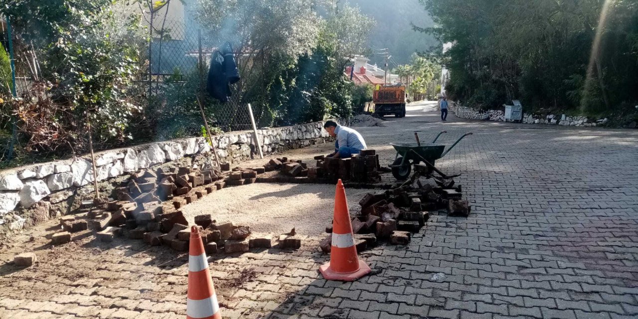 MARMARİS'TE FEN İŞLERİ ARALIKSIZ ÇALIŞIYOR
