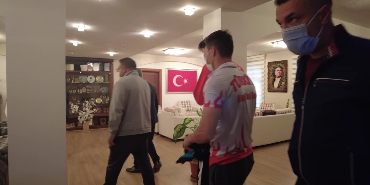TARSUS BELEDİYESİ BANGKOK’TA DÜNYA ŞAMPİYONU VE DÜNYA 3’NCÜSÜ ÇIKARDI