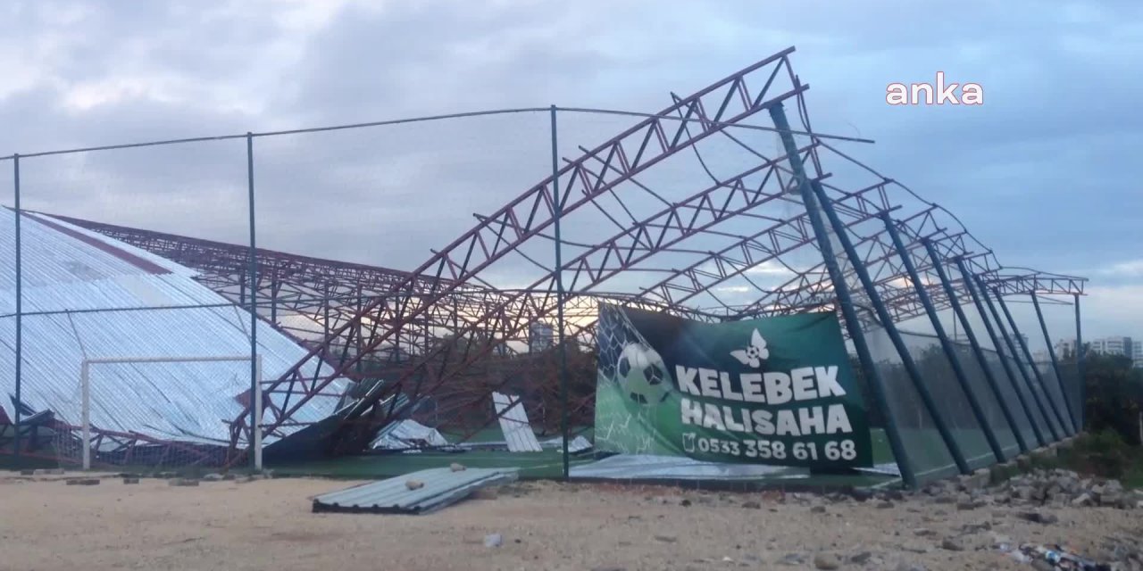 HALI SAHA ÇATISI YAPILIRKEN ÇÖKTÜ, O SIRADA MAÇ OLMAMASI FACİAYI ÖNLEDİ