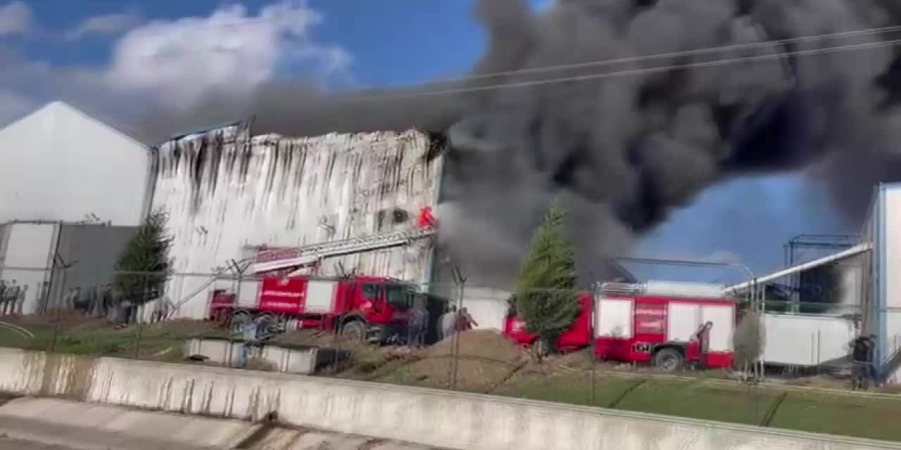ÇORUM'DA YAĞ FABRİKASINDA YANGIN