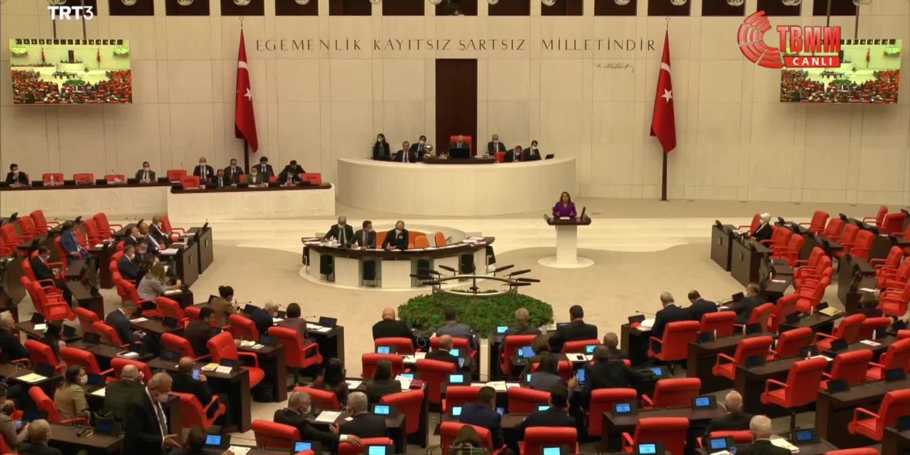CHP’Lİ KARACA, SAĞLIK EMEKÇİLERİNİN EYLEMİNE MECLİS’TEN DESTEK VERDİ: “DEDİNİZ Kİ ‘SİZLERİN HAKKI ÖDENMEZ.’ HAKLARINI ÖDEMEDİĞİNİZ İÇİN EYLEMDELER”