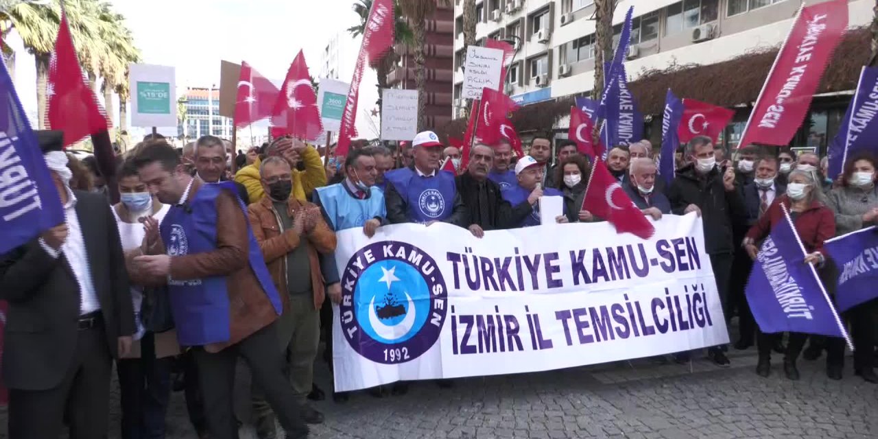 İZMİR'DE MEMURLARDAN BORDRO YAKMA EYLEMİ: "BOŞ TENCERE KAYNAMIYOR"