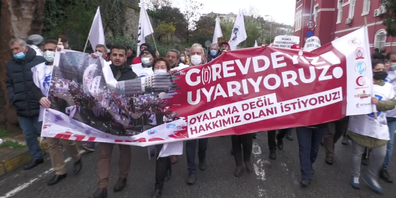 ÖZLÜK HAKLARI VE ÇALIŞMA KOŞULLARININ İYİLEŞTİRİLMESİNİ İSTEYEN HEKİMLER İŞ BIRAKTI: "TALEPLERİMİZ KARŞILANMAZSA EYLEMLERİMİZ SÜRECEK"