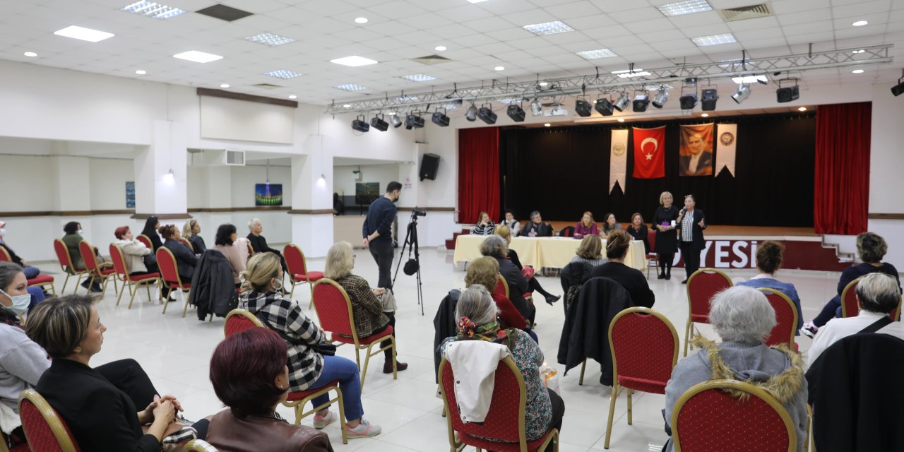 MARMARİS'TE "BAŞARILI KADINLAR" TOPLANTISI: "8 GÜN UYUMADAN DA DURULUYORMUŞ"