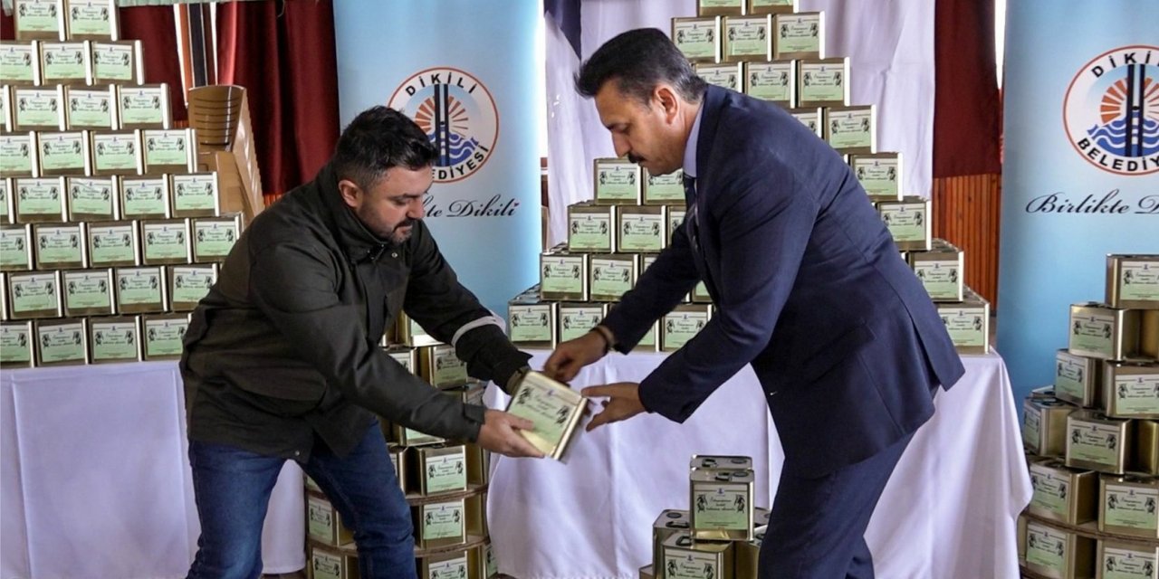 DİKİLİ'DE İHTİYAÇ SAHİPLERİNE ZEYTİNYAĞI