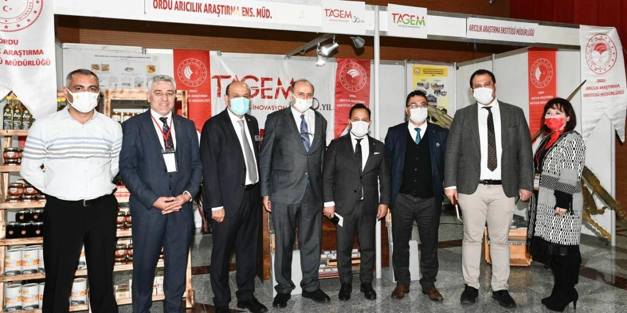 SARIÇAM’DA BAL VE ARICILIK FUARI AÇILDI