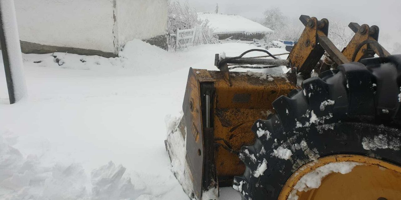 TEPEBAŞI’NDA KAR İLE MÜCADELE ÇALIŞMALARI BAŞLADI