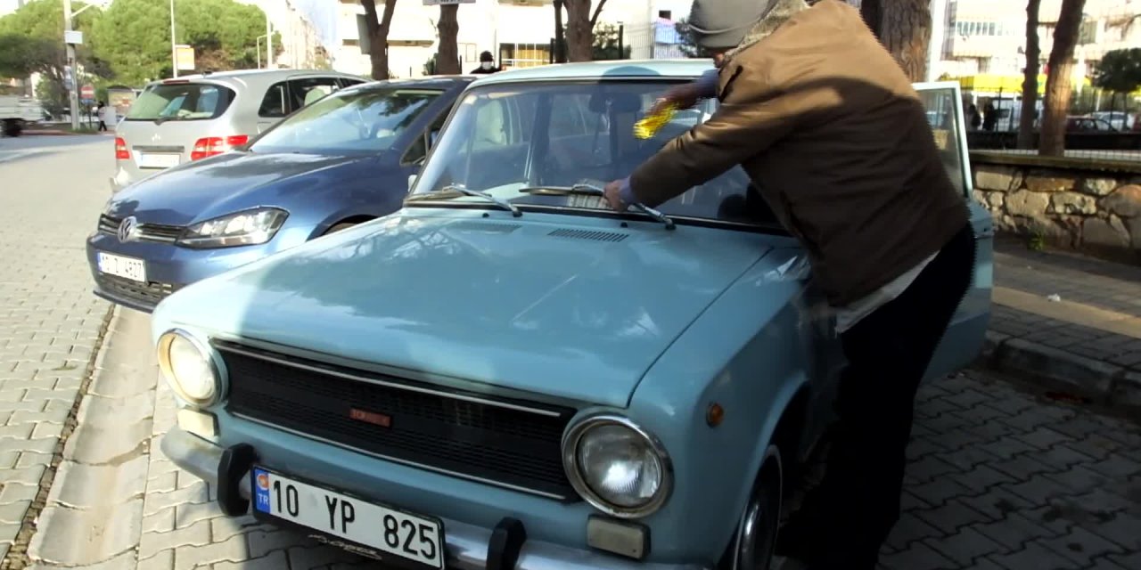 BURHANİYE'DE EMEKLİ MÜDÜRÜN ESKİ OTOMOBİL TUTKUSU