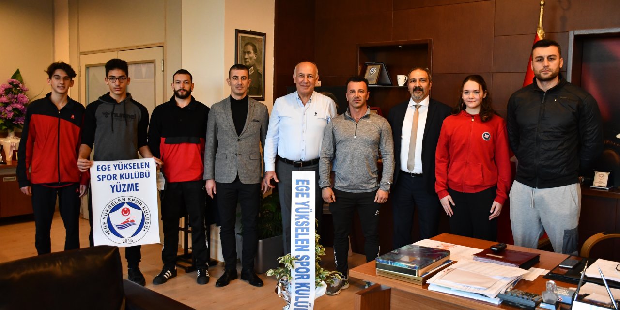 SÖKE’NİN YÜZÜCÜLERİNDEN BELEDİYE BAŞKANI LEVENT TUNCEL’E ZİYARET