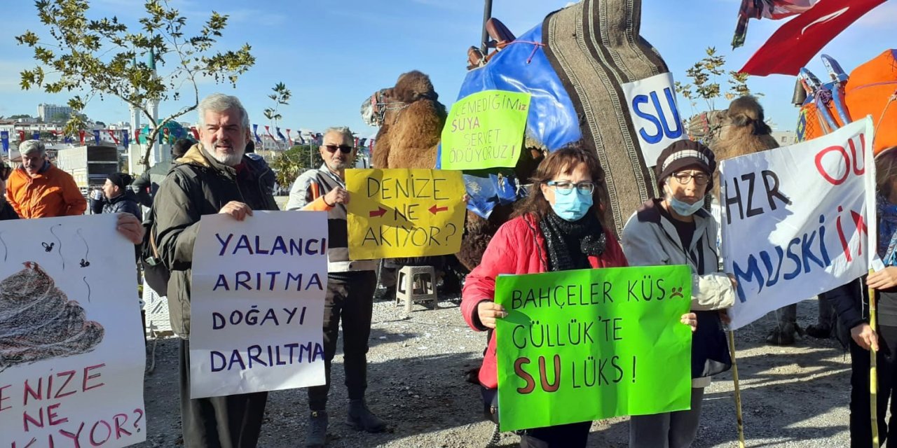 DEVE GÜREŞİ FESTİVALİNDE 'SU ÖZELLEŞTİRİLMEDEN ÇIKARTILSIN" EYLEMİ