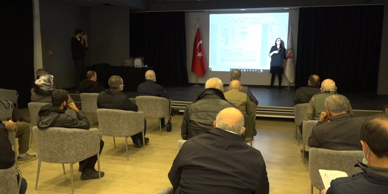 BORNOVA BELEDİYESİ'NDEN YEREL ÜRETİCİLERE TOPRAK ANALİZİ EĞİTİMİ