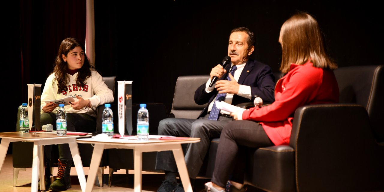 TEPEBAŞI BELEDİYE BAŞKANI ATAÇ, TECRÜBELERİNİ GENÇLERE AKTARDI