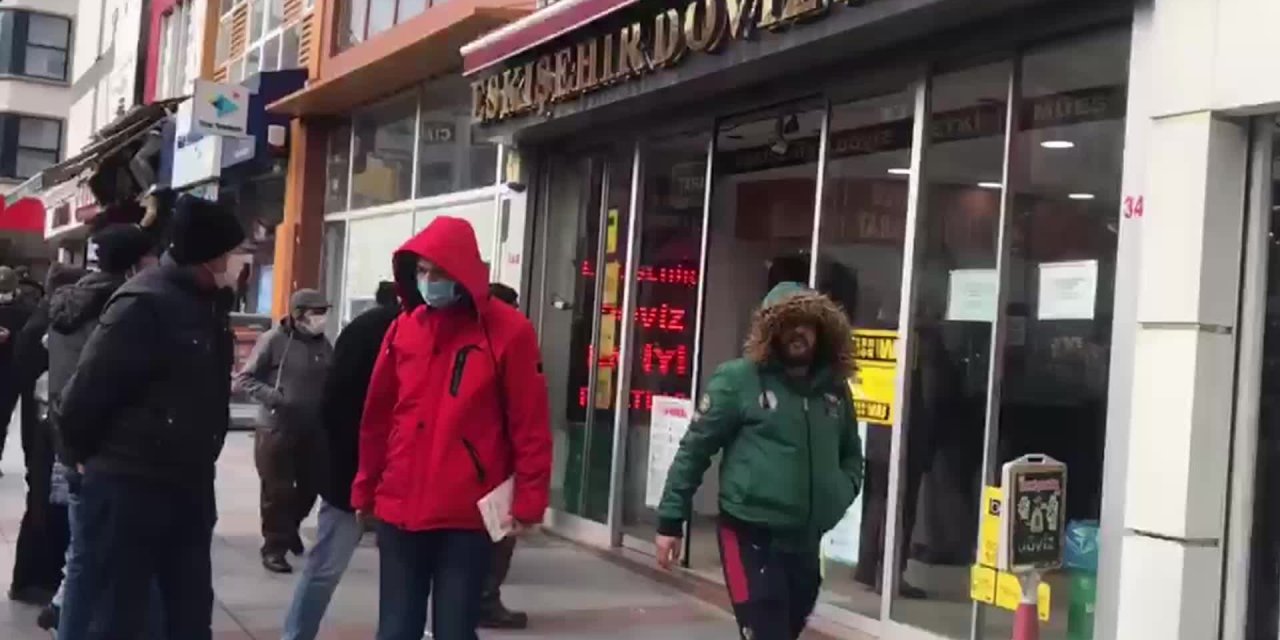 KURDAKİ DALGALANMA ALTIN FİYATLARINI DA ETKİLEDİ: “BU DURUM YILBAŞINA KADAR BÖYLE GİDER, SONRA RAYINA OTURUR”