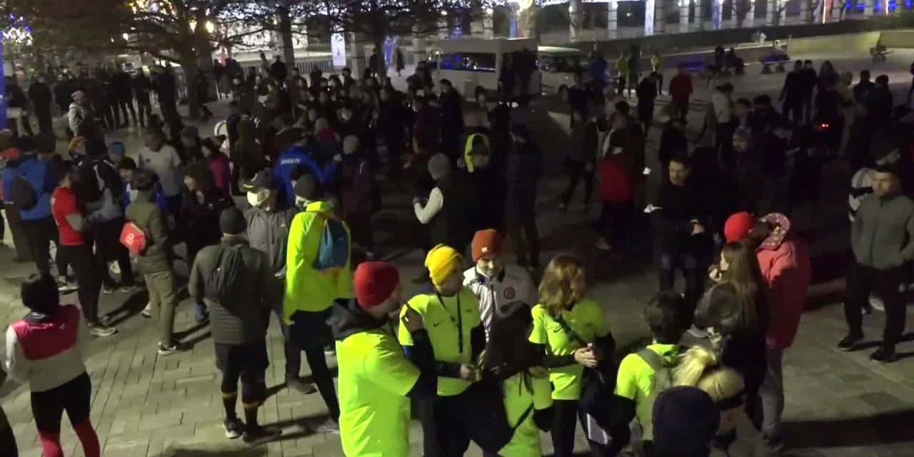 TUNÇ SOYER, EN UZUN GECEDE İZMİRLİLERLE BİRLİKTE KOŞTU