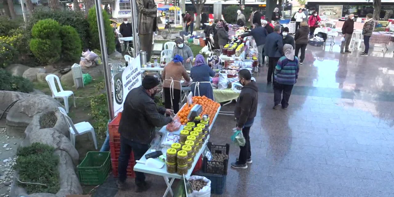 SOSYAL MEDYA FENOMENLERİNDEN BUCA’NIN ÜRETİCİ PAZARI'NA BÜYÜK İLGİ