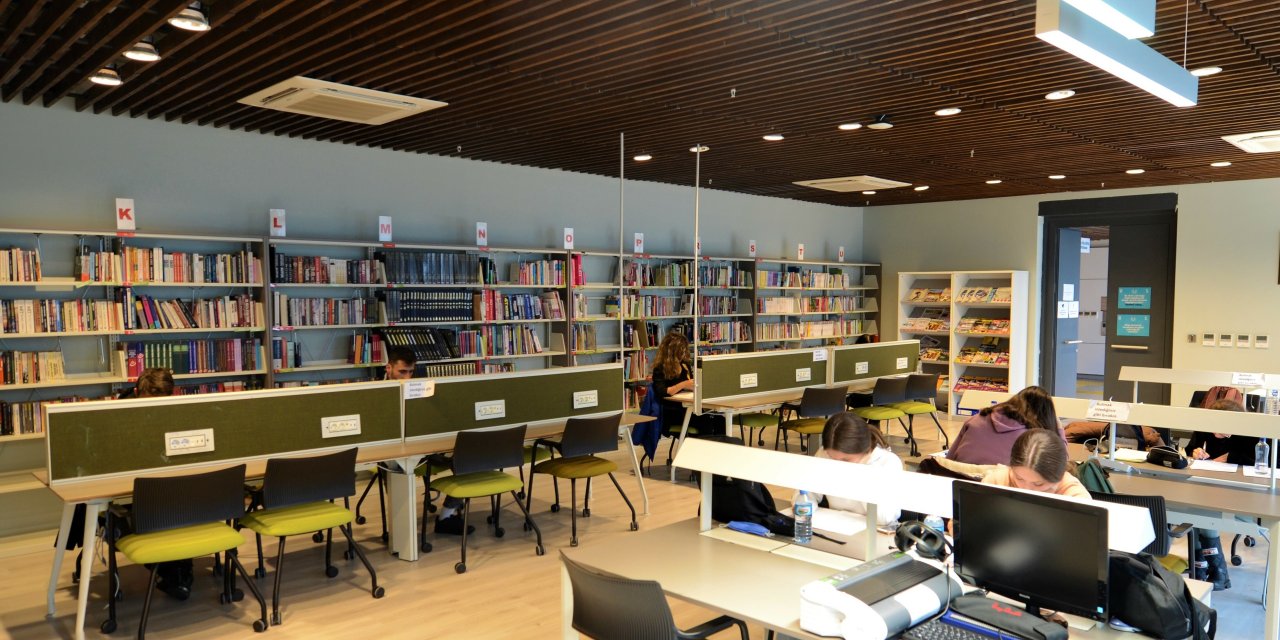 LÜLEBURGAZ'DA HAFTANIN 7 GÜNÜ AÇIK KÜTÜPHANE