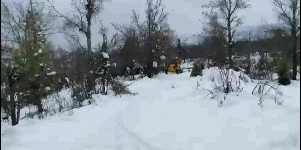 YAYLADA MAHSUR KALAN AİLE, ANTALYA BÜYÜKŞEHİR BELEDİYESİ EKİPLERİNCE KURTARILDI