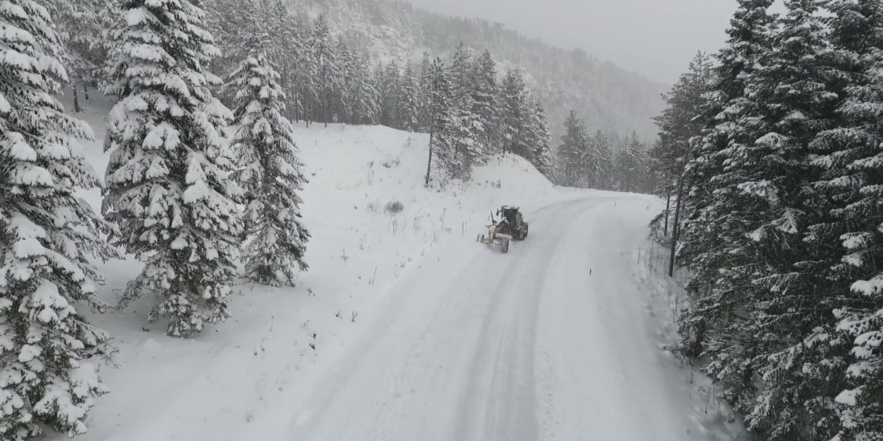 KARABÜK'TE 141 KÖY YOLU, KAR YAĞIŞI NEDENİ İLE ULAŞIMA KAPANDI