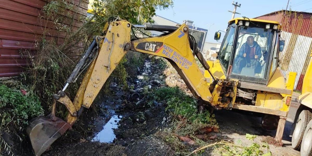 HATAY BÜYÜKŞEHİR EKİPLERİ TÜM BİRİMLERİYLE SAHADA