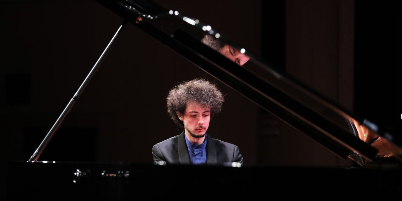 PİYANONUN GENÇ YILDIZI CAN ÇAKMUR, KENDİSİNE HAYRAN BIRAKTI